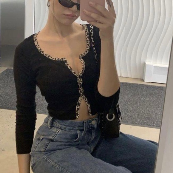 NEVER WORN BRANDY MELVILLE LONG SLEEVE BLACK CARDIGAN WITH LEOPARD/ CHEETAH TRIM - Picture 6 of 6